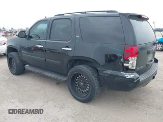 2008 Chevrolet Tahoe LTZ z VIN 1GNFK13018R143737, wystawiony jako IAAI lot #42220433 z przebiegiem 198 598 mil mil oraz . Historia ofert i sprzedaży dostępna na DreamBid. Obrazek 3.