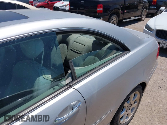 2003 Mercedes-Benz CLK 320 с VIN WDBTJ65J13F034432, выставлен на аукционе IAAI как лот 42811731 с пробегом 210 983 миль миль и . История ставок и продаж доступна на DreamBid. Изображение 6.