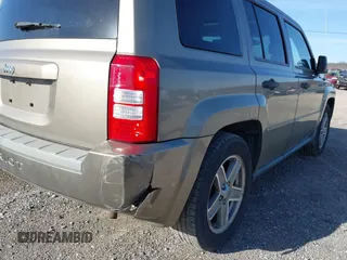 2008 Jeep Patriot Sport with VIN 1J8FF28W68D597262, listed as a IAAI auction lot 41835386 with 120,266 mi miles. Bid and sale history available at carsss.com. Image 6.