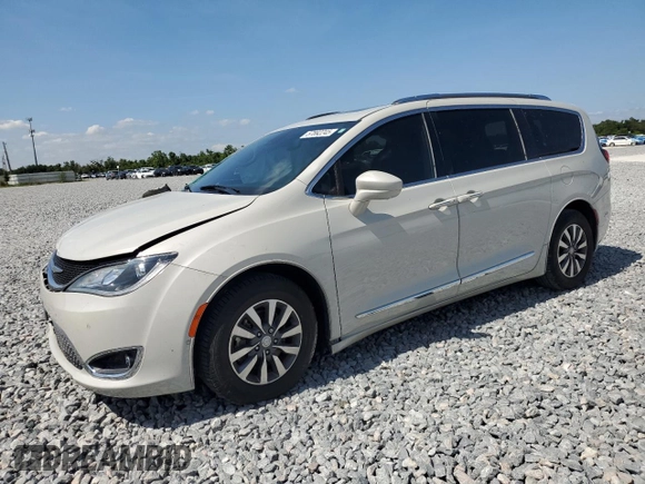 2020 Chrysler Pacifica Touring L Plus z VIN 2C4RC1EG4LR110425, wystawiony jako Copart lot #57892245 z przebiegiem 67 368 mil mil oraz Nie do naprawy • Non repairable. Historia ofert i sprzedaży dostępna na DreamBid. Obrazek 1.