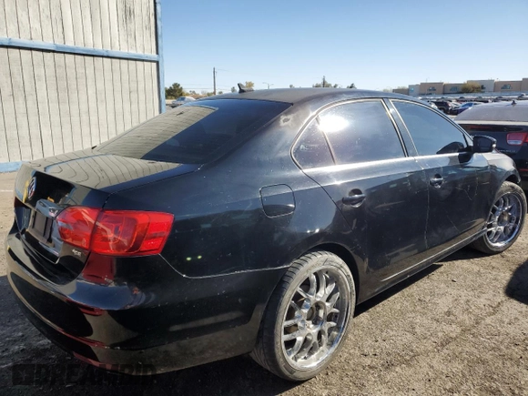 2014 Volkswagen Jetta Sedan SE w/Connectivity with VIN 3VWD07AJ3EM354078, listed as a Copart auction lot 44766995 with 137,117 mi miles and Clean Title. Bid and sale history available at carsss.com. Image 3.