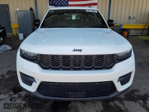 2024 Jeep Grand Cherokee Altitude with VIN 1C4RJGAG4R8550874, listed as a Copart auction lot 57902725 with 26,703 mi miles and Clean title. Bid and sale history available at DreamBid. Image 5.