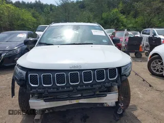 2024 Jeep Compass Latitude with VIN 3C4NJDBN2RT603650, listed as a IAAI auction lot 42012219 with 35,197 mi miles. Bid and sale history available at carsss.com. Image 13.