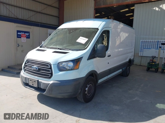 2018 Ford Transit z VIN 1FTYR2CM7JKA26085, wystawiony jako IAAI lot #42323037 z przebiegiem 131 121 mil mil oraz . Historia ofert i sprzedaży dostępna na DreamBid. Obrazek 20.