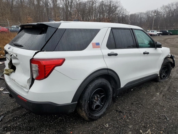 2022 Ford Police Interceptor Utility with VIN 1FM5K8AWXNNA03317, listed as a Copart auction lot 42494745 with 71,547 mi miles and Clean Title. Bid and sale history available at carsss.com. Image 3.