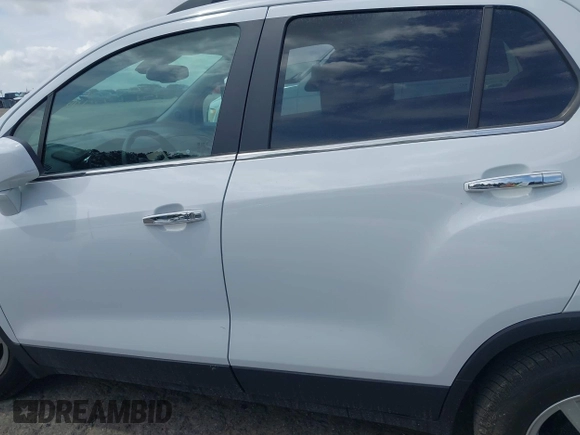 2019 Chevrolet Trax LT with VIN KL7CJLSB0KB957002, listed as a IAAI auction lot 41956062 with 27,928 mi miles and . Bid and sale history available at carsss.com. Image 14.