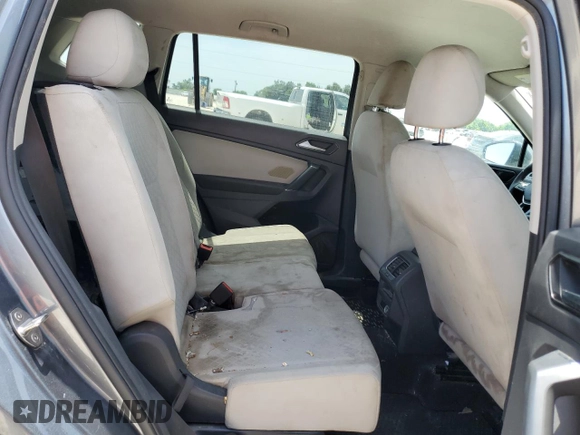 2018 Volkswagen Tiguan S z VIN 3VV1B7AX9JM068669, wystawiony jako Copart lot #56676365 z przebiegiem 178 679 mil mil oraz Szkoda całkowita • Salvage title. Historia ofert i sprzedaży dostępna na DreamBid. Obrazek 11.