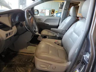 2017 Toyota Sienna XLE Auto Access Seat с VIN 5TDYZ3DC1HS820689, выставлен на аукционе Copart как лот 58625205 с пробегом 98 009 миль миль и Списание • Salvage title. История ставок и продаж доступна на DreamBid. Изображение 7.