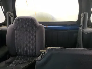 1993 Geo Tracker z VIN 2CNBJ18UXP6921660, wystawiony jako Copart lot #58027275 z przebiegiem 64 349 mil mil oraz Tytuł czysty. Historia ofert i sprzedaży dostępna na DreamBid. Obrazek 10.