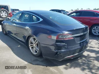 2013 Tesla Model S with VIN 5YJSA1CNXDFP06077, listed as a IAAI auction lot 41958105 with 84,773 mi miles. Bid and sale history available at carsss.com. Image 3.
