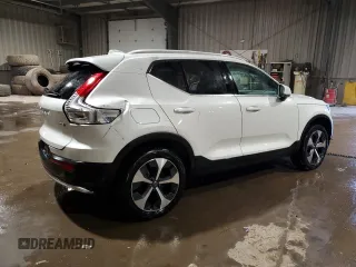 2024 Volvo XC40 Plus Bright Theme с VIN YV4L12UE8R2232520, выставлен на аукционе Copart как лот 42527955 с пробегом 12 975 миль миль и Списание • Salvage title. История ставок и продаж доступна на DreamBid. Изображение 3.