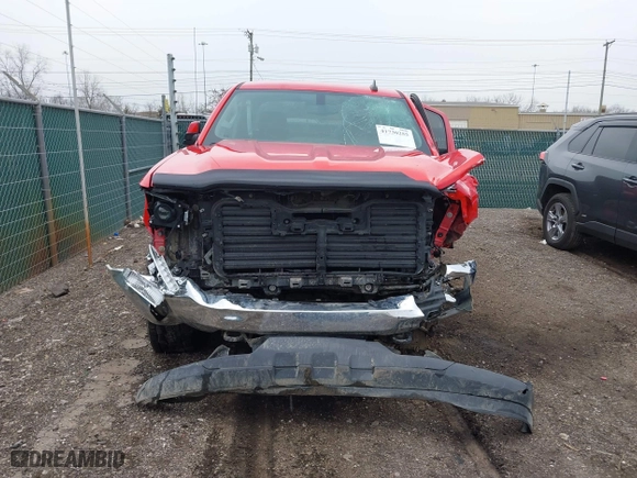 2018 Chevrolet Silverado 1500 LT with VIN 1GCVKREC9JZ204851, listed as a IAAI auction lot 41730255 with 100,930 mi miles. Bid and sale history available at carsss.com. Image 6.