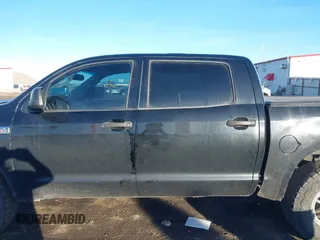 2011 Toyota Tundra z VIN 5TFDY5F16BX205128, wystawiony jako IAAI lot #41688258 z przebiegiem 124 125 mil mil oraz . Historia ofert i sprzedaży dostępna na DreamBid. Obrazek 14.