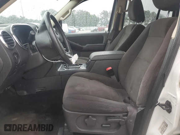 2010 Ford Explorer XLT z VIN 1FMEU6DE8AUA76347, wystawiony jako Copart lot #55499895 z przebiegiem 247 408 mil mil oraz Szkoda całkowita • Salvage title. Historia ofert i sprzedaży dostępna na DreamBid. Obrazek 7.