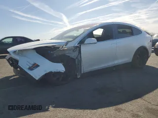 2017 Tesla Model X 90D z VIN 5YJXCDE2XHF067287, wystawiony jako Copart lot #53609975 z przebiegiem 63 370 mil mil oraz Szkody całkowita. Historia ofert i sprzedaży dostępna na DreamBid. Obrazek 1.
