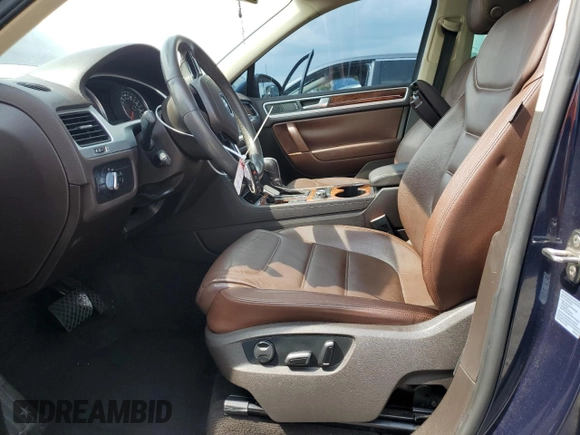 2013 Volkswagen Touareg Lux с VIN WVGEF9BP0DD002456, выставлен на аукционе Copart как лот 56034435 с пробегом 131 412 миль миль и Списание • Salvage title. История ставок и продаж доступна на DreamBid. Изображение 7.