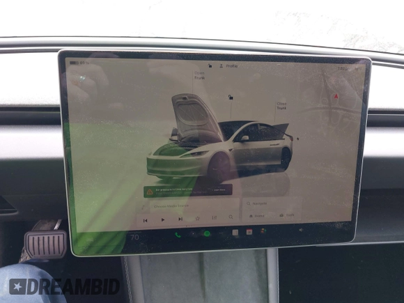 2025 Tesla Model 3 Long Range z VIN 5YJ3E1EAXSF929042, wystawiony jako IAAI lot #41929594 z przebiegiem 116 mil mil oraz . Historia ofert i sprzedaży dostępna na DreamBid. Obrazek 18.