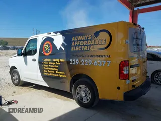 2017 Nissan NV Cargo S z VIN 1N6BF0KM7HN808851, wystawiony jako IAAI lot #41853575 z przebiegiem 93 893 mil mil oraz . Historia ofert i sprzedaży dostępna na DreamBid. Obrazek 14.