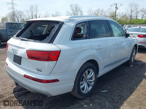 2017 Audi Q7 Premium Plus z VIN WA1LAAF74HD043775, wystawiony jako IAAI lot #42013115 z przebiegiem 68 519 mil mil oraz . Historia ofert i sprzedaży dostępna na DreamBid. Obrazek 4.