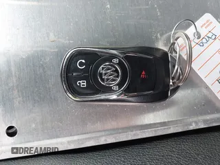 2018 Buick Regal Essence с VIN W04GP6SX2J1137227, выставлен на аукционе IAAI как лот 41657402 с пробегом 68 371 миль миль и . История ставок и продаж доступна на DreamBid. Изображение 11.