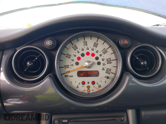 2003 MINI Hardtop z VIN WMWRC33483TC48109, wystawiony jako IAAI lot #42245601 z przebiegiem 100 738 mil mil oraz . Historia ofert i sprzedaży dostępna na DreamBid. Obrazek 7.