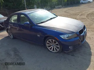 2011 BMW 3 Series 328i xDrive z VIN WBAPK5G59BNN28579, wystawiony jako IAAI lot #42497530 z przebiegiem 67 705 mil mil oraz . Historia ofert i sprzedaży dostępna na DreamBid. Obrazek 1.