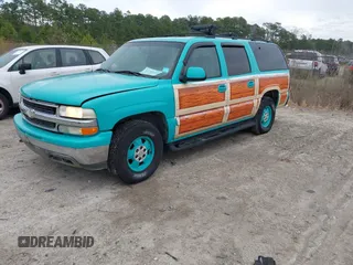 2000 Chevrolet Suburban LT with VIN 3GNFK16T8YG220495, listed as a IAAI auction lot 41758910 with 258,226 mi miles. Bid and sale history available at carsss.com. Image 2.