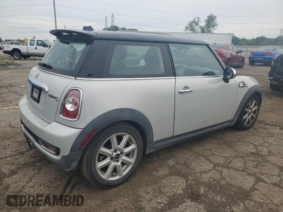 2011 MINI Hardtop S with VIN WMWSV3C58BTY11580, listed as a Copart auction lot 62081615 with 112,336 mi miles and Salvage title. Bid and sale history available at DreamBid. Image 3.