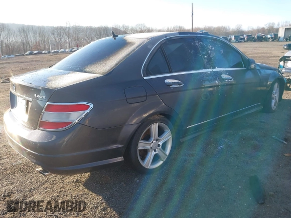 2011 Mercedes-Benz C 300 Sport z VIN WDDGF8BB9BR139784, wystawiony jako IAAI lot #41220260 z przebiegiem Nie podano mil oraz . Historia ofert i sprzedaży dostępna na DreamBid. Obrazek 4.