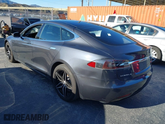 2017 Tesla Model S 100D z VIN 5YJSA1E20HF189557, wystawiony jako IAAI lot #41546084 z przebiegiem 253 218 mil mil oraz . Historia ofert i sprzedaży dostępna na DreamBid. Obrazek 3.