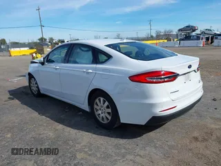 2019 Ford Fusion SE with VIN 3FA6P0HD6KR201777, listed as a IAAI auction lot 41615610 with 93,989 mi miles. Bid and sale history available at carsss.com. Image 3.