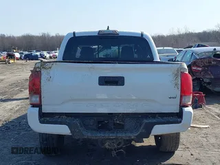 2017 Toyota Tacoma SR5 with VIN 3TMCZ5AN7HM117660, listed as a IAAI auction lot 41779468 with 121,878 mi miles and . Bid and sale history available at DreamBid. Image 17.