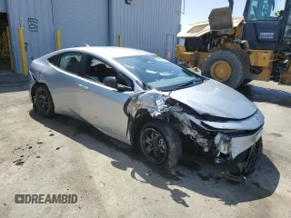 2024 Toyota Prius LE z VIN JTDACAAU2R3031040, wystawiony jako Copart lot #57495285 z przebiegiem 5743 mil mil oraz Szkoda całkowita • Salvage title. Historia ofert i sprzedaży dostępna na DreamBid. Obrazek 4.