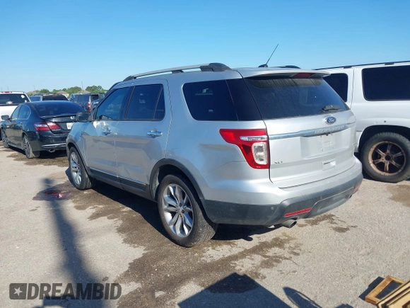 2014 Ford Explorer XLT with VIN 1FM5K7D81EGA74577, listed as a IAAI auction lot 41970759 with 194,847 mi miles. Bid and sale history available at carsss.com. Image 3.