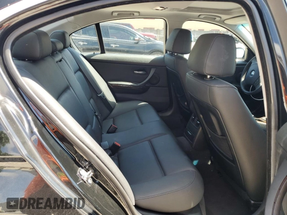 2006 BMW 3 Series 330i с VIN WBAVB33506PS16243, выставлен на аукционе Copart как лот 56112935 с пробегом 153 657 миль миль и Списание • Salvage title. История ставок и продаж доступна на DreamBid. Изображение 10.