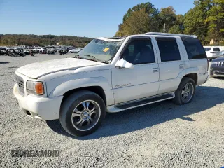 1999 Cadillac Escalade z VIN 1GYEK13R8XR411548, wystawiony jako Copart lot #75803424 z przebiegiem 277 712 mil mil oraz Szkody całkowita. Historia ofert i sprzedaży dostępna na DreamBid. Obrazek 1.