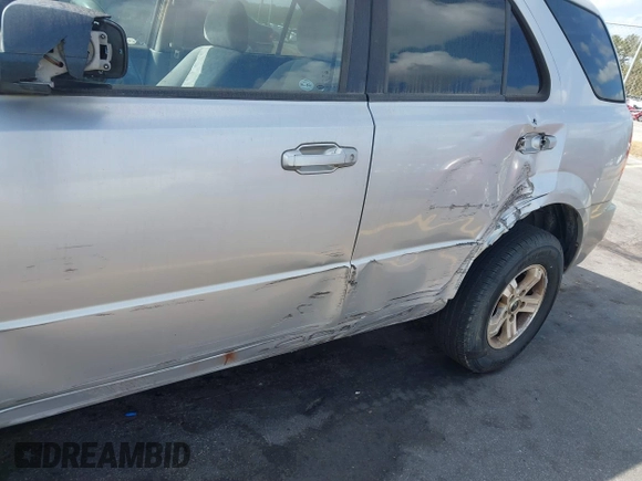2004 Kia Sorento LX with VIN KNDJC733845275473, listed as a IAAI auction lot 40746072 with 231,936 mi miles. Bid and sale history available at carsss.com. Image 13.
