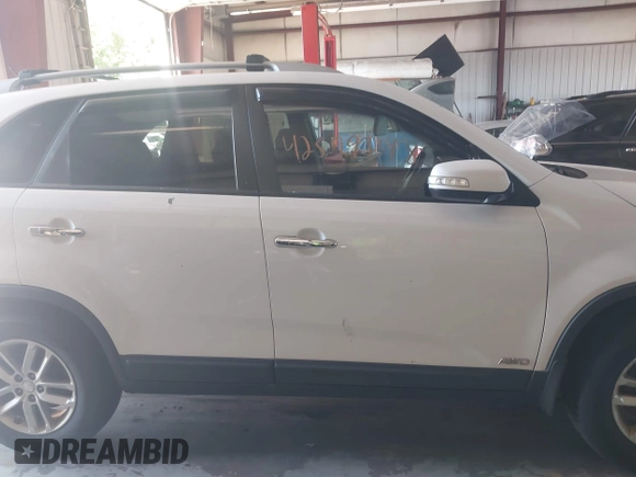 2015 Kia Sorento LX with VIN 5XYKTCA64FG607865, listed as a IAAI auction lot 42599348 with 138,100 mi miles and . Bid and sale history available at DreamBid. Image 13.