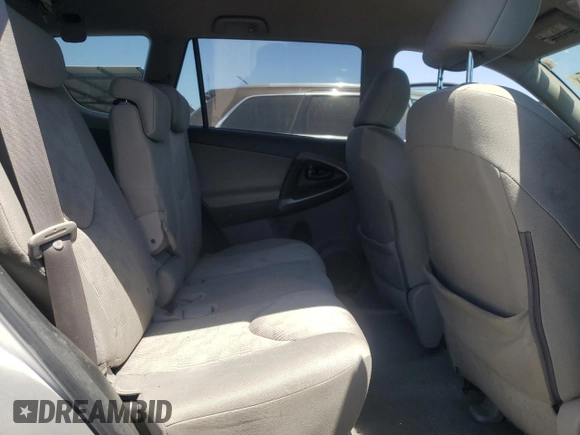2010 Toyota RAV4 z VIN 2T3ZF4DV0AW050199, wystawiony jako Copart lot #63526535 z przebiegiem 127 022 mil mil oraz Szkoda całkowita • Salvage title. Historia ofert i sprzedaży dostępna na DreamBid. Obrazek 11.