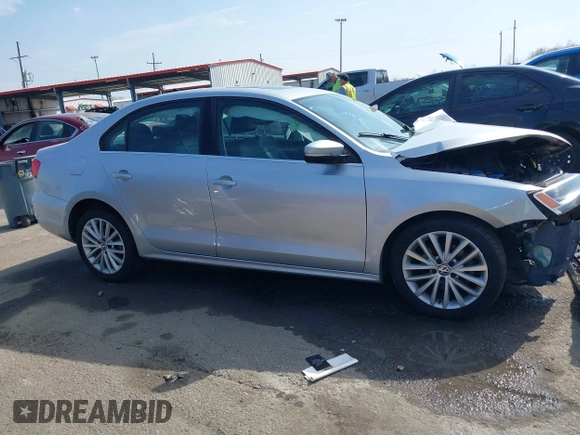 2015 Volkswagen Jetta SE with VIN 3VWD07AJ3FM242267, listed as a IAAI auction lot 41500978 with Not provided miles and . Bid and sale history available at DreamBid. Image 13.