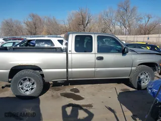 2000 Chevrolet Silverado 1500 LT with VIN 1GCEK19T2YE366690, listed as a IAAI auction lot 41419384 with 266,873 mi miles. Bid and sale history available at carsss.com. Image 13.