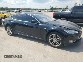 2013 Tesla Model S z VIN 5YJSA1DN6DFP20864, wystawiony jako Copart lot #66708325 z przebiegiem 179 928 mil mil oraz Czysty tytuł • Clean title. Historia ofert i sprzedaży dostępna na DreamBid. Obrazek 4.