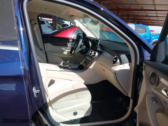 2019 Mercedes-Benz GLC with VIN WDC0G4KB8KV124731, listed as a IAAI auction lot 41651587 with 44,068 mi miles. Bid and sale history available at carsss.com. Image 5.