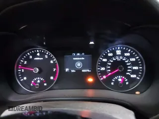 2020 Kia Forte GT-Line z VIN 3KPF34AD3LE206998, wystawiony jako IAAI lot #41913481 z przebiegiem 68 379 mil mil oraz . Historia ofert i sprzedaży dostępna na DreamBid. Obrazek 7.