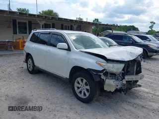 2013 Toyota Highlander z VIN 5TDZK3EHXDS092478, wystawiony jako IAAI lot #42199990 z przebiegiem 118 881 mil mil oraz . Historia ofert i sprzedaży dostępna na DreamBid. Obrazek 1.