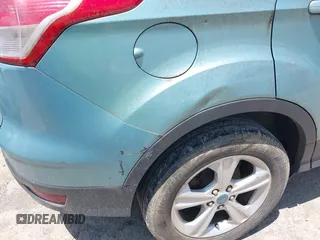 2013 Ford Escape SE z VIN 1FMCU0GX0DUA90717, wystawiony jako IAAI lot #42558297 z przebiegiem 122 785 mil mil oraz . Historia ofert i sprzedaży dostępna na DreamBid. Obrazek 6.