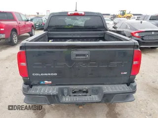 2021 Chevrolet Colorado 2WD Work Truck z VIN 1GCGSBEN5M1293788, wystawiony jako IAAI lot #42072335 z przebiegiem 66 806 mil mil oraz . Historia ofert i sprzedaży dostępna na DreamBid. Obrazek 16.