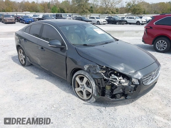 2013 Volvo S60 T5 Premier with VIN YV1612FS2D2193686, listed as a IAAI auction lot 41887293 with 100,612 mi miles. Bid and sale history available at carsss.com. Image 1.