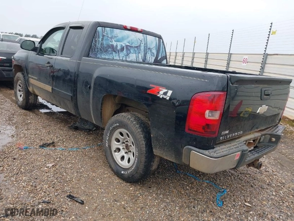 2007 Chevrolet Silverado 1500 LTZ with VIN 1GCEK19017Z550550, listed as a IAAI auction lot 41380834 with 429,353 mi miles. Bid and sale history available at carsss.com. Image 3.