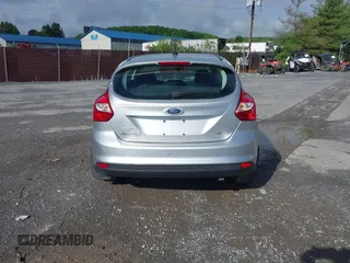 2012 Ford Focus SE z VIN 1FAHP3K27CL241013, wystawiony jako IAAI lot #42198812 z przebiegiem 121 888 mil mil oraz . Historia ofert i sprzedaży dostępna na DreamBid. Obrazek 17.